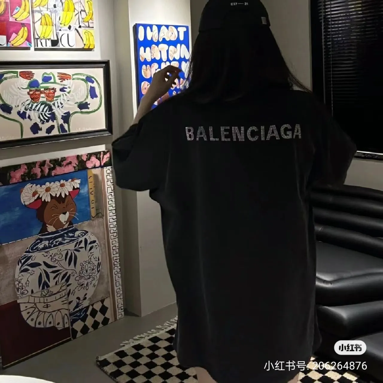 P80✨🔥 BALENCIAGA Paris hot diamond letter printed short-sleeved T-shirt. Custom-woven and dyed 280g combed cotton heavyweight fabric. Zero color difference in threads. Perfect details. Differentiate from the current currency version. Welcome to compare. Same Style for men and women. Must-sell in the picture above. Color: White Black Size: 1 2 3 4